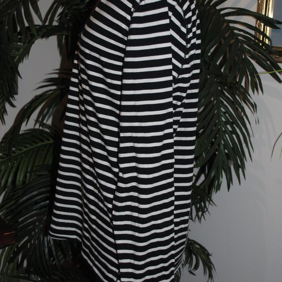 Long sleeve black and white striped shirt - Picture 2 of 7